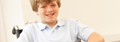 Enfant en fauteuil roulant Enfant en fauteuil roulant
