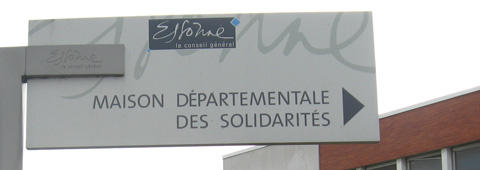 Vue d'un panneau d'une Maison Départementale des Solidarités Vue d'un panneau d'une Maison Départementale des Solidarités
