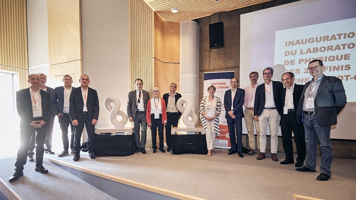 Inauguration d'un laboratoire scientifique à Orsay