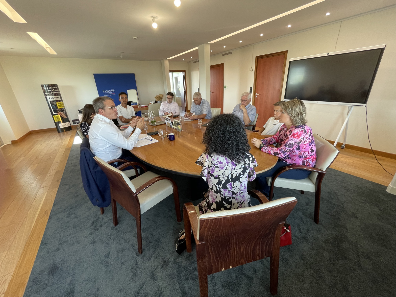 Le président du Département de l’Essonne François Durovray a reçu dans son bureau six lecteurs du site actu.fr pour échanger autour de sujets d’actualité.