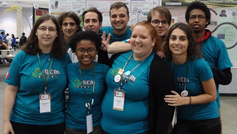 L'équipe iGEM Evry 2016 (en bas à gauche : Delphine, en haut à droite : Toky)©DR