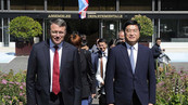 Le 8 juin à l’Assemblée départementale à Evry. Audience officielle entre le vice-maire de Wuhan, Zhang Guangqing, et le Président du Conseil départemental, François Durovray